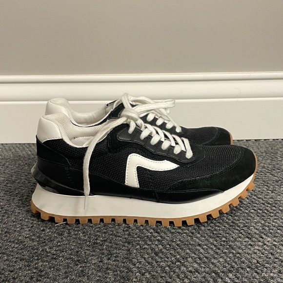 Steve Madden Black & White Chaserr Sneaker Womens size 6 Comfy Fashion - Picture 1 of 5